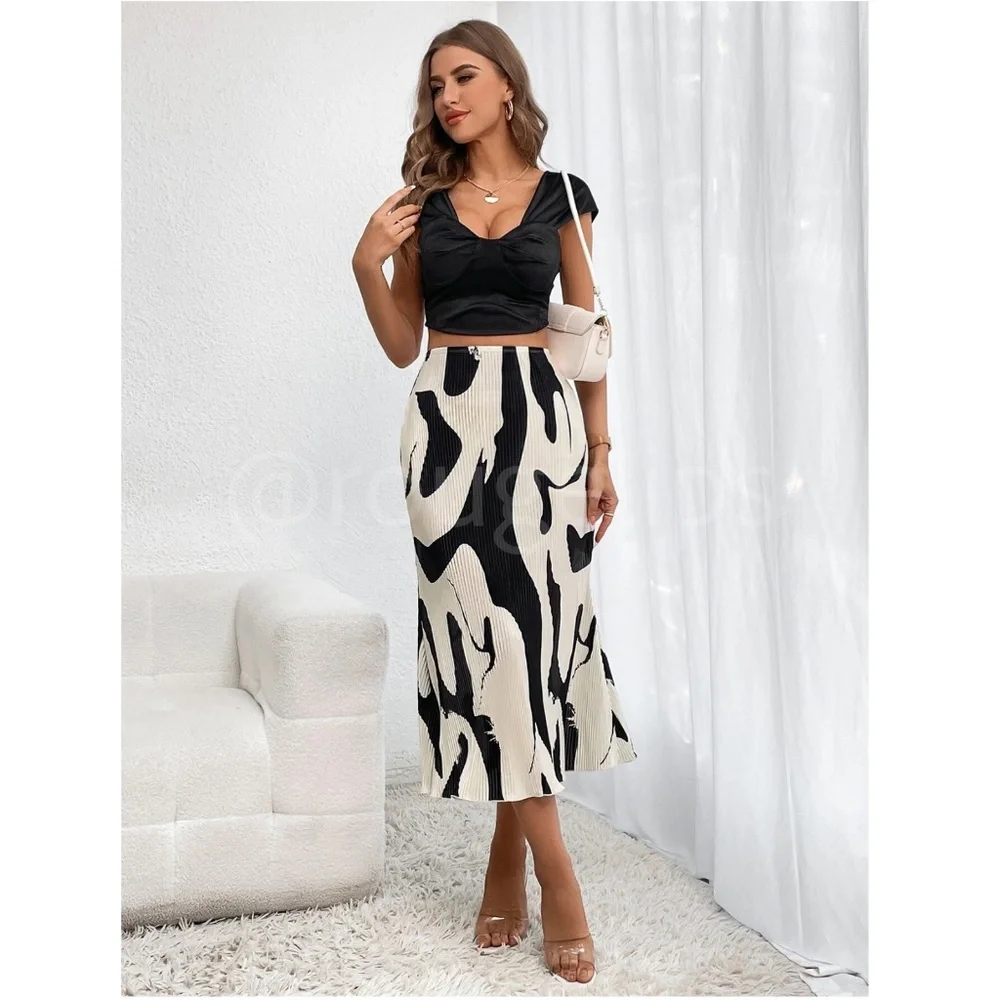 Pleated Black on Off White Midi Skirt Graphic Print - Picture 4 of 9